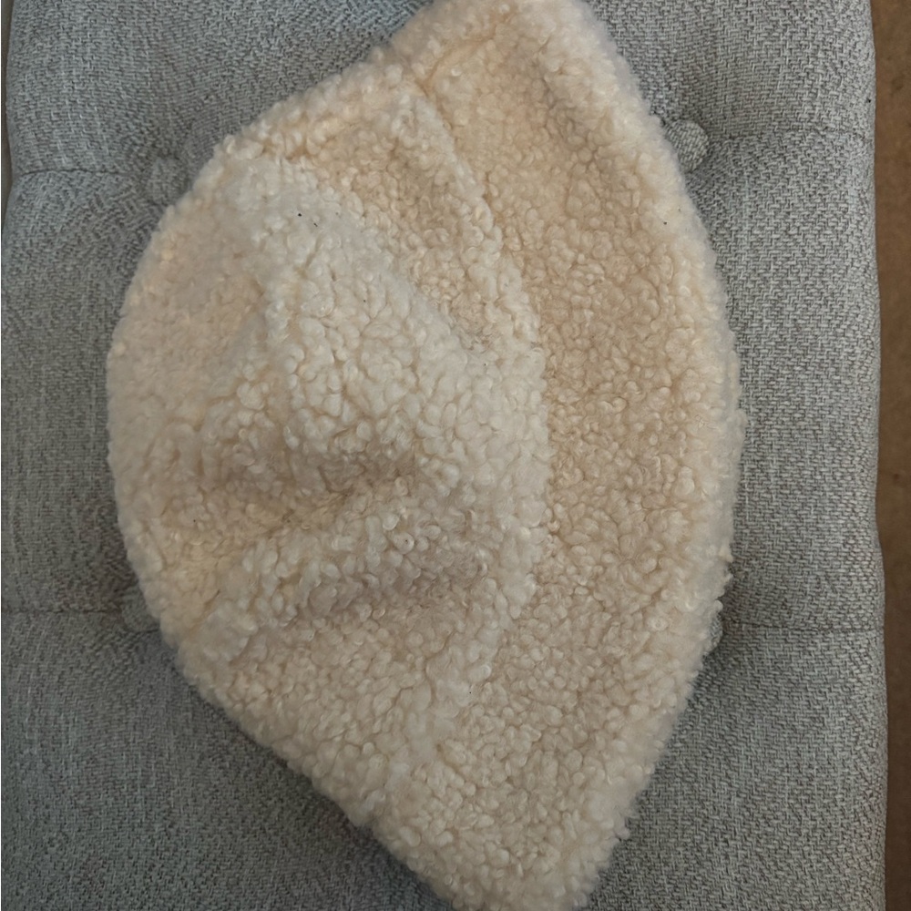 H&M Sherpa Bucket Hat in Cream